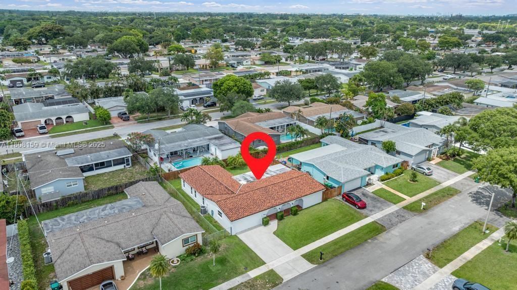 Vendido Recientemente: $600,000 (4 camas, 2 baños, 1950 Pies cuadrados)