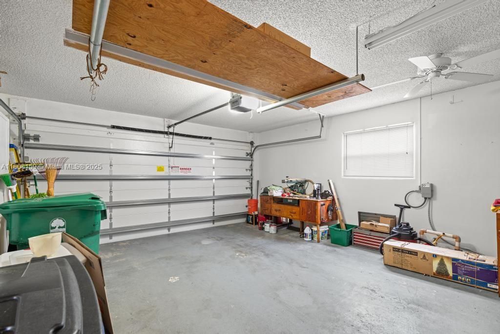 Vendido Recientemente: $600,000 (4 camas, 2 baños, 1950 Pies cuadrados)