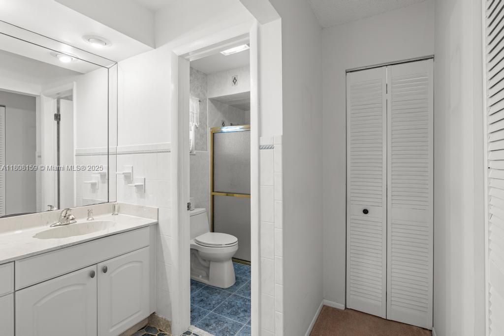 Vendido Recientemente: $600,000 (4 camas, 2 baños, 1950 Pies cuadrados)