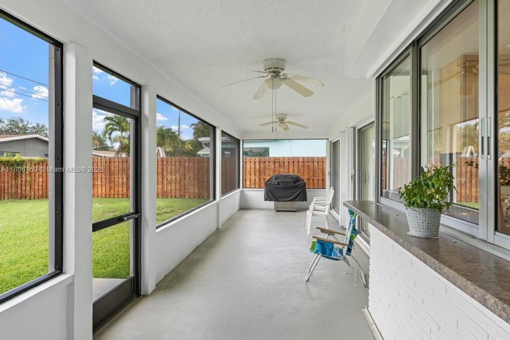 Vendido Recientemente: $600,000 (4 camas, 2 baños, 1950 Pies cuadrados)