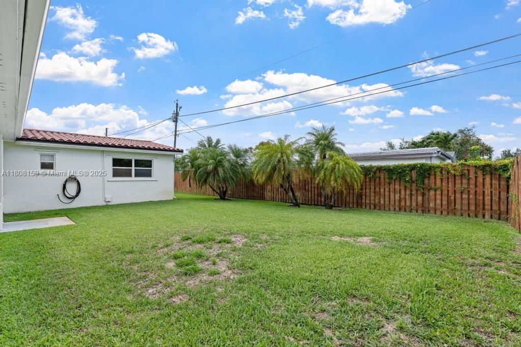 Vendido Recientemente: $600,000 (4 camas, 2 baños, 1950 Pies cuadrados)