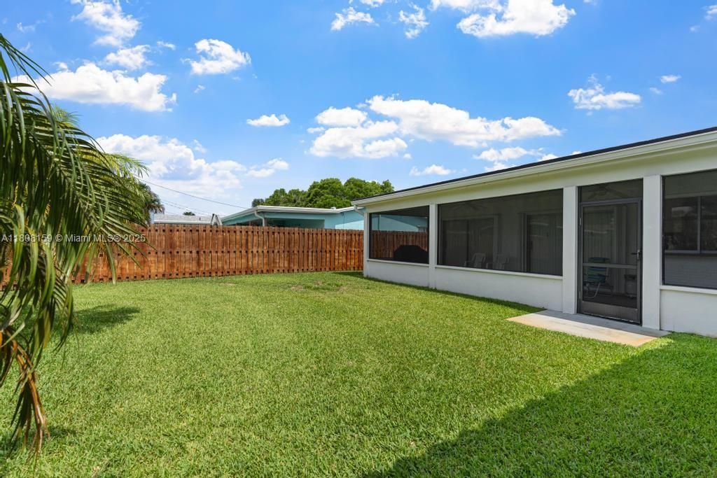 Vendido Recientemente: $600,000 (4 camas, 2 baños, 1950 Pies cuadrados)