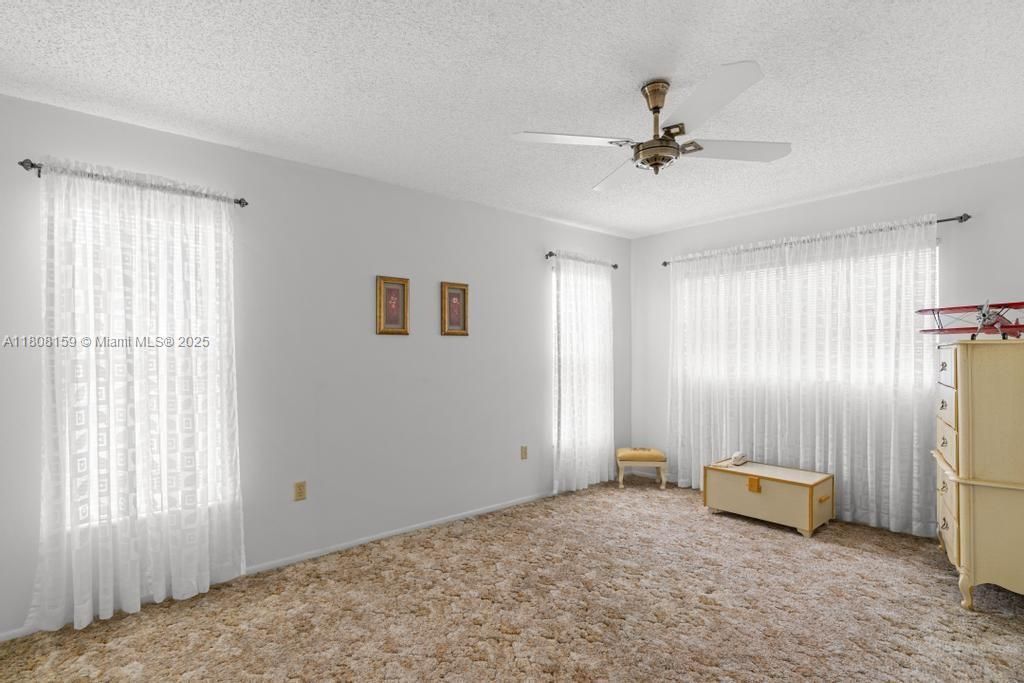 Vendido Recientemente: $600,000 (4 camas, 2 baños, 1950 Pies cuadrados)