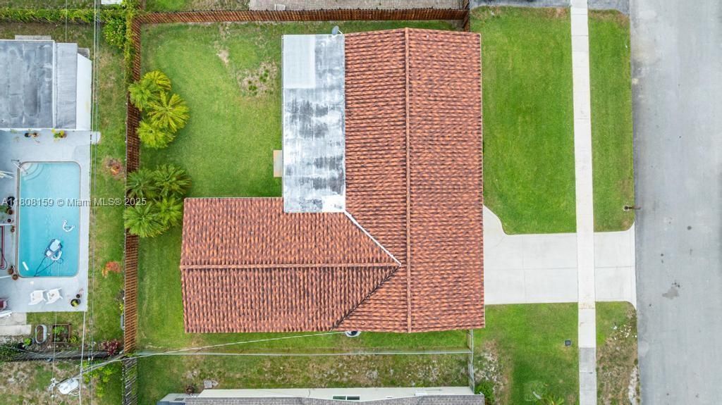 Vendido Recientemente: $600,000 (4 camas, 2 baños, 1950 Pies cuadrados)