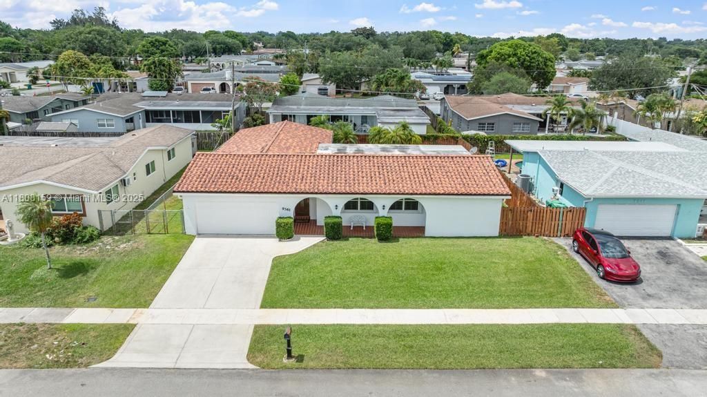 Vendido Recientemente: $600,000 (4 camas, 2 baños, 1950 Pies cuadrados)