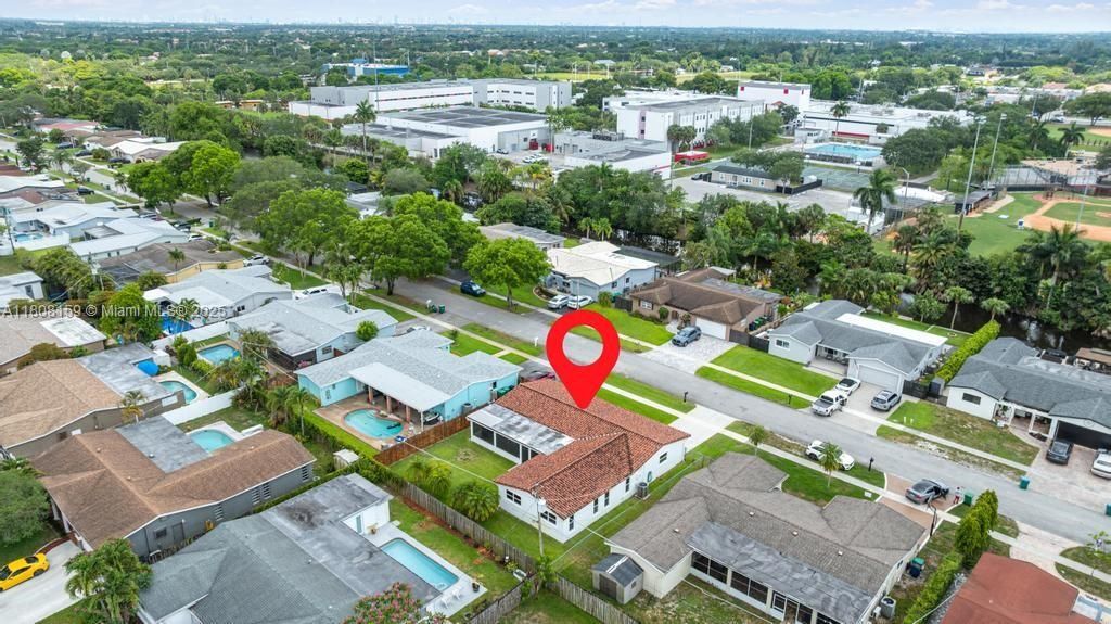 Vendido Recientemente: $600,000 (4 camas, 2 baños, 1950 Pies cuadrados)