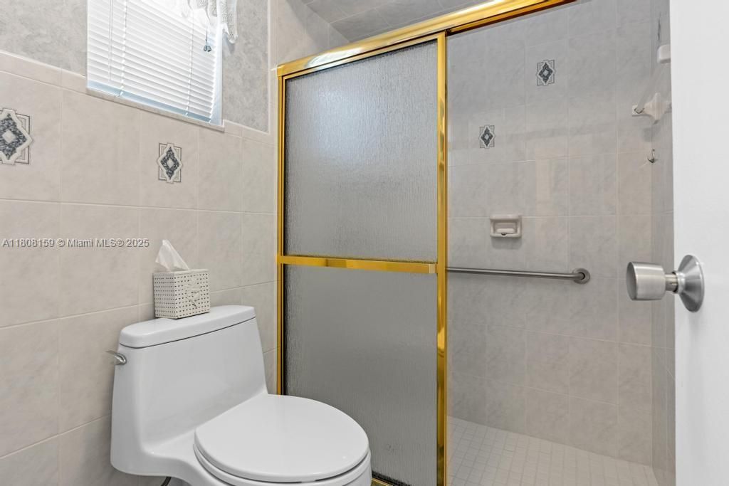 Vendido Recientemente: $600,000 (4 camas, 2 baños, 1950 Pies cuadrados)