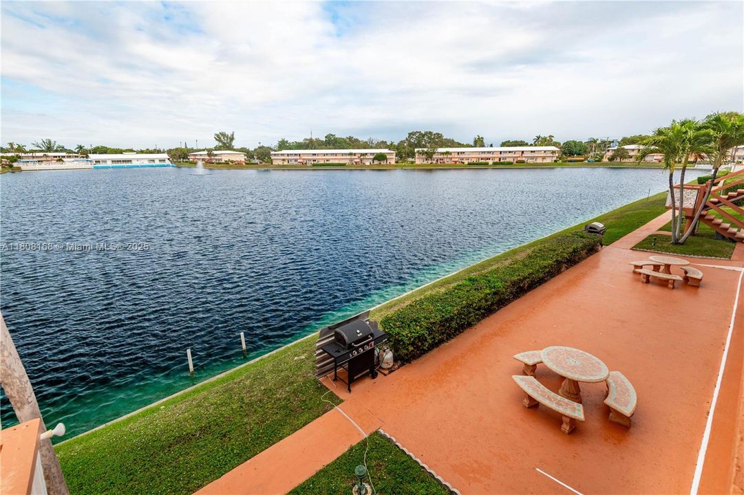 Recently Sold: $189,900 (2 beds, 1 baths, 848 Square Feet)