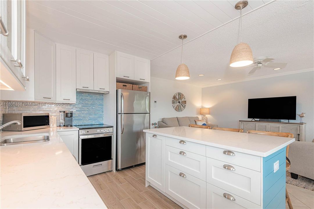 Recently Sold: $189,900 (2 beds, 1 baths, 848 Square Feet)