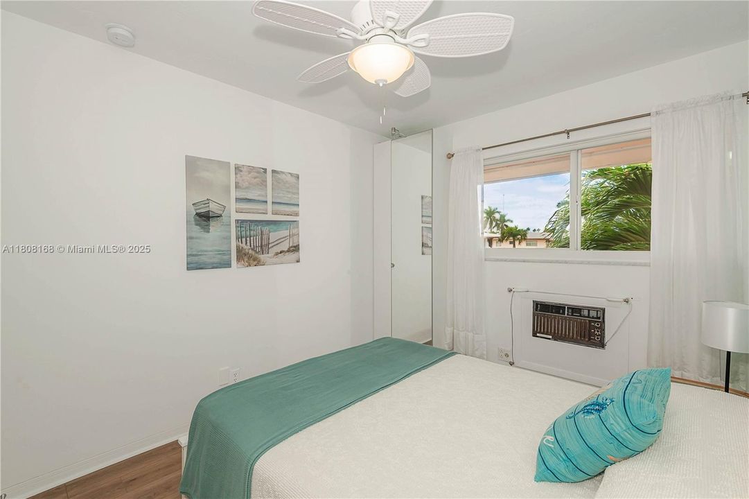 Recently Sold: $189,900 (2 beds, 1 baths, 848 Square Feet)