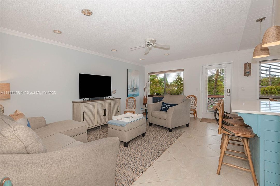 Recently Sold: $189,900 (2 beds, 1 baths, 848 Square Feet)