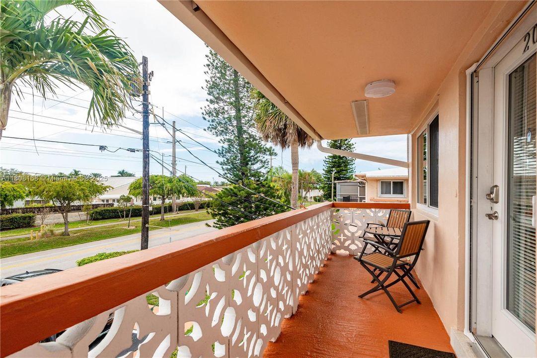 Recently Sold: $189,900 (2 beds, 1 baths, 848 Square Feet)