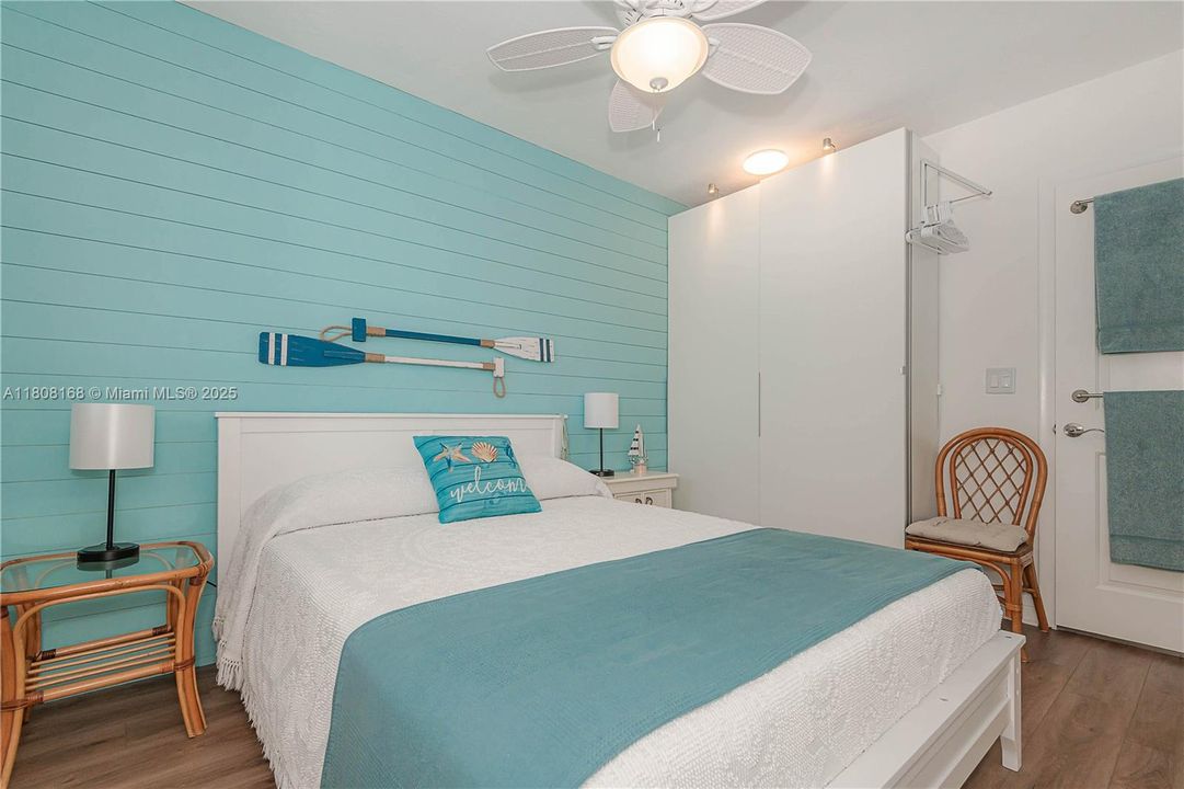 Recently Sold: $189,900 (2 beds, 1 baths, 848 Square Feet)