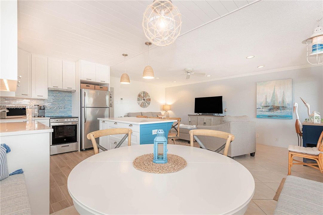 Recently Sold: $189,900 (2 beds, 1 baths, 848 Square Feet)