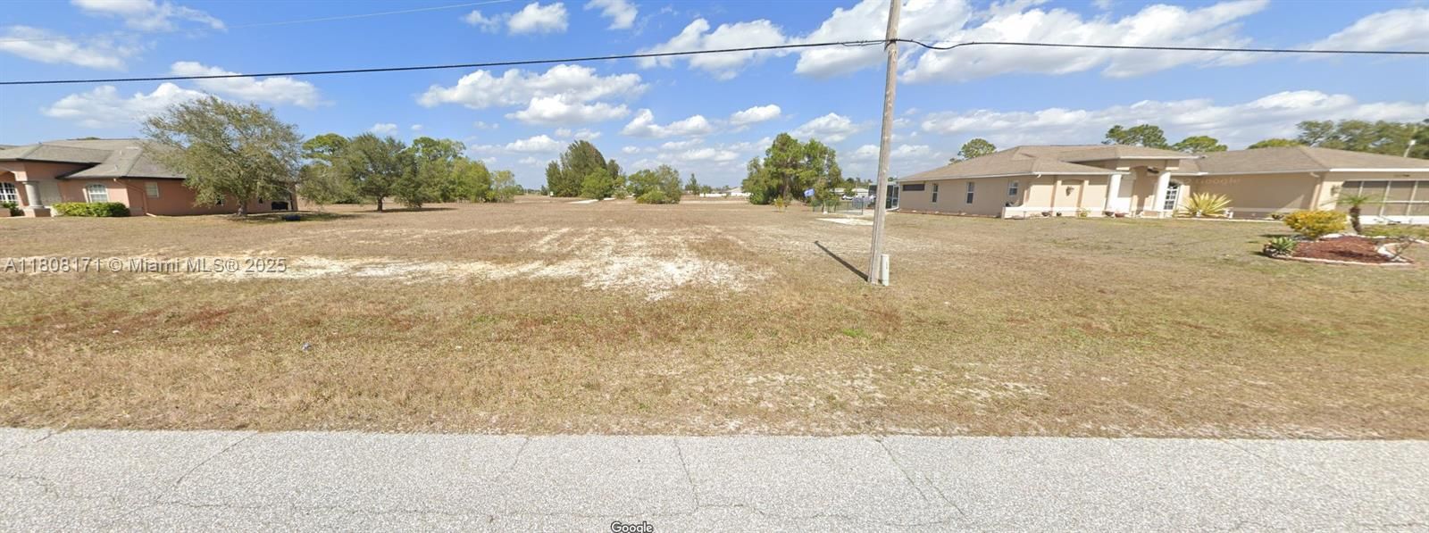 For Sale: $12,900 (0.11 acres)