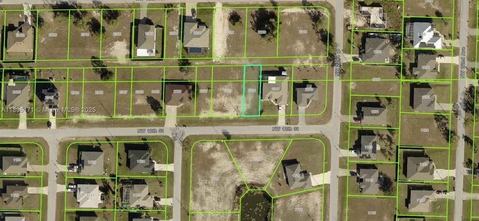 For Sale: $12,900 (0.11 acres)