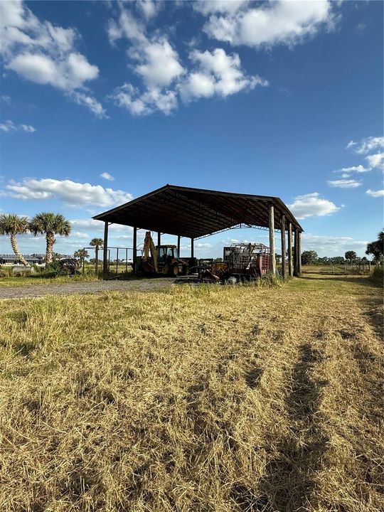 待售: $1,899,000 (20.25 acres)