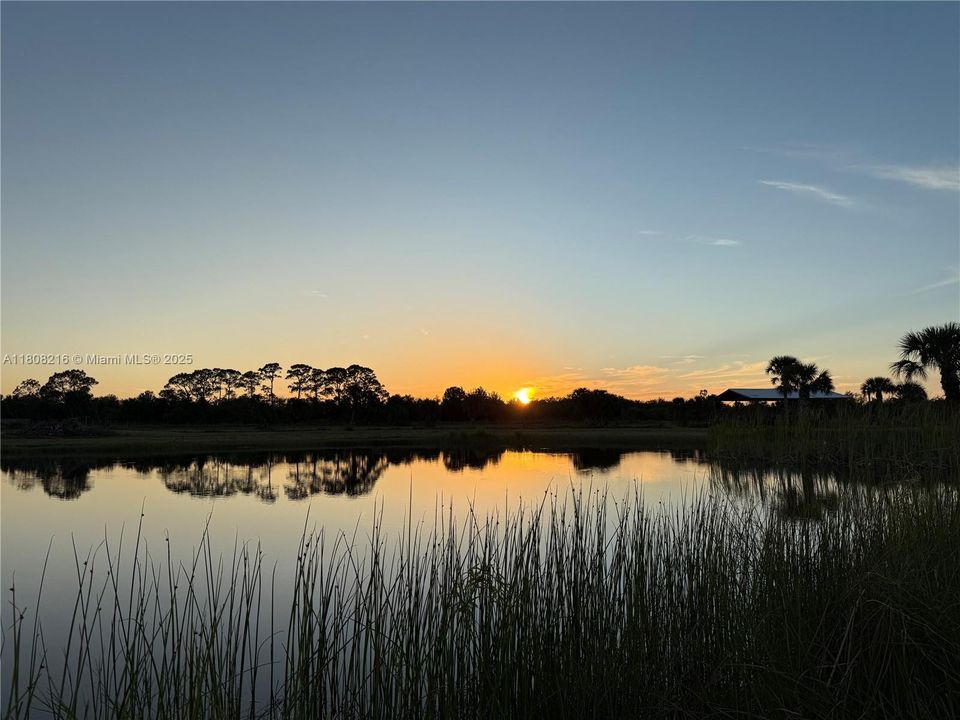 待售: $1,899,000 (20.25 acres)