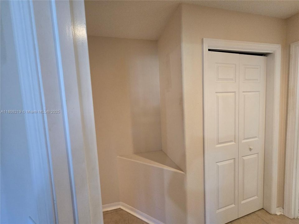 待售: $359,000 (4 贝兹, 2 浴室, 3000 平方英尺)