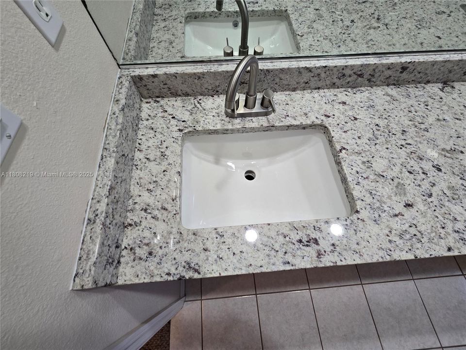 待售: $359,000 (4 贝兹, 2 浴室, 3000 平方英尺)