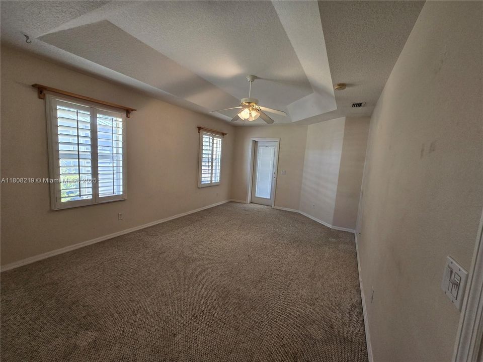 待售: $359,000 (4 贝兹, 2 浴室, 3000 平方英尺)