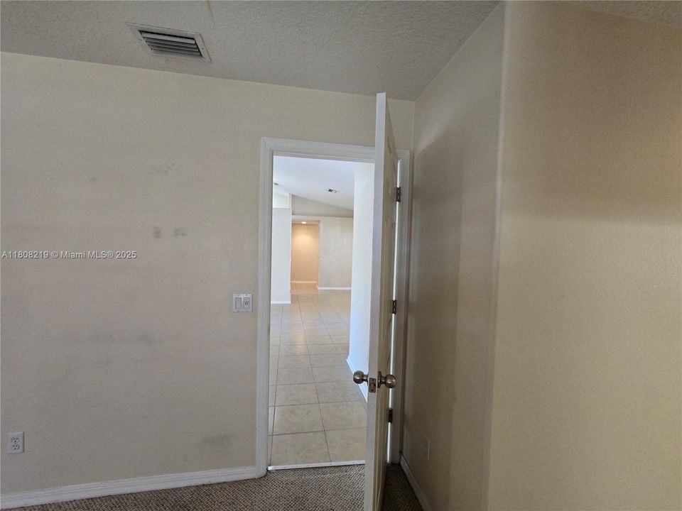 待售: $359,000 (4 贝兹, 2 浴室, 3000 平方英尺)