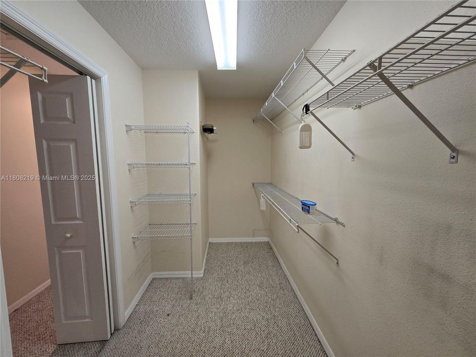 待售: $359,000 (4 贝兹, 2 浴室, 3000 平方英尺)