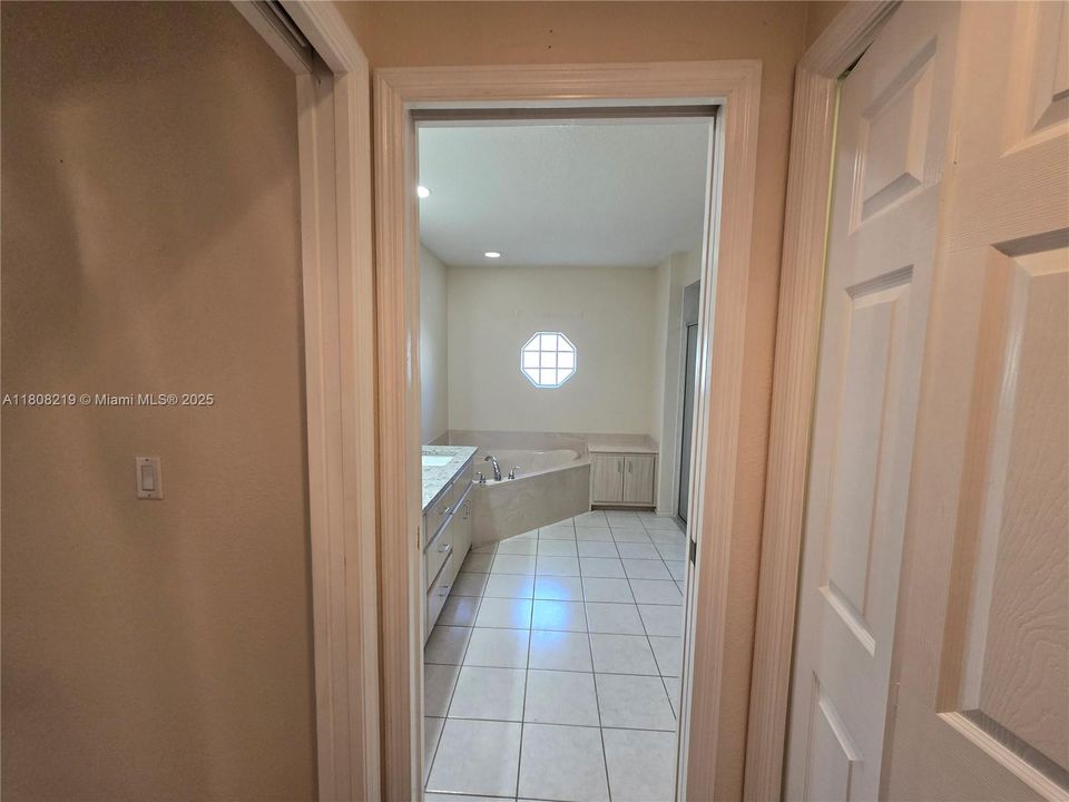 待售: $359,000 (4 贝兹, 2 浴室, 3000 平方英尺)