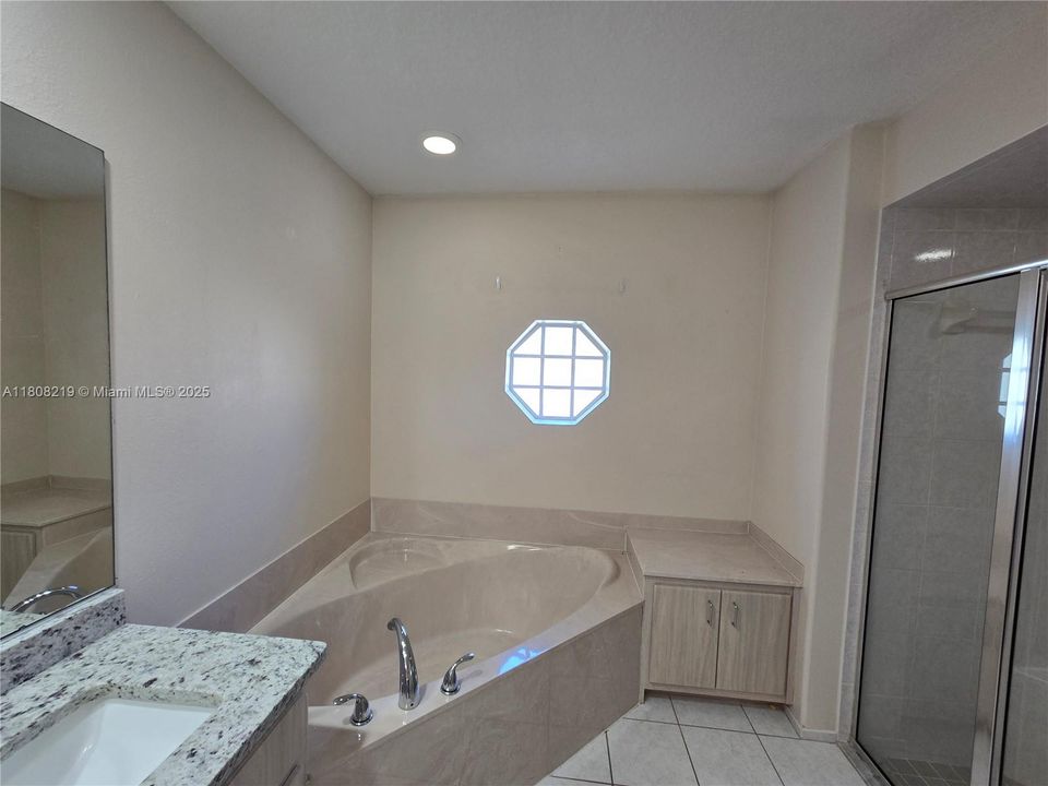 待售: $359,000 (4 贝兹, 2 浴室, 3000 平方英尺)