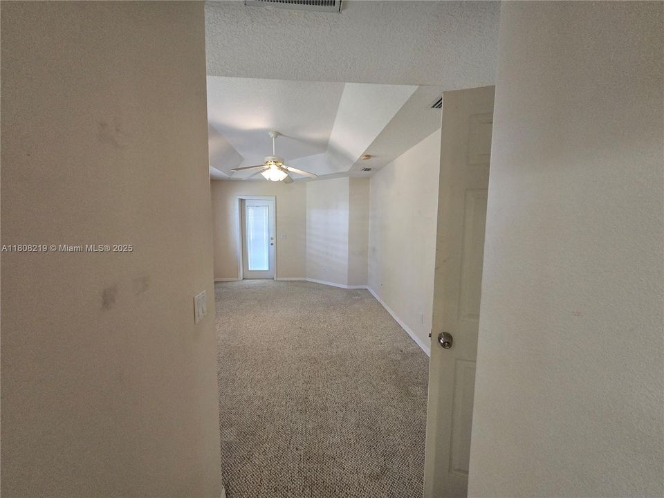 待售: $359,000 (4 贝兹, 2 浴室, 3000 平方英尺)