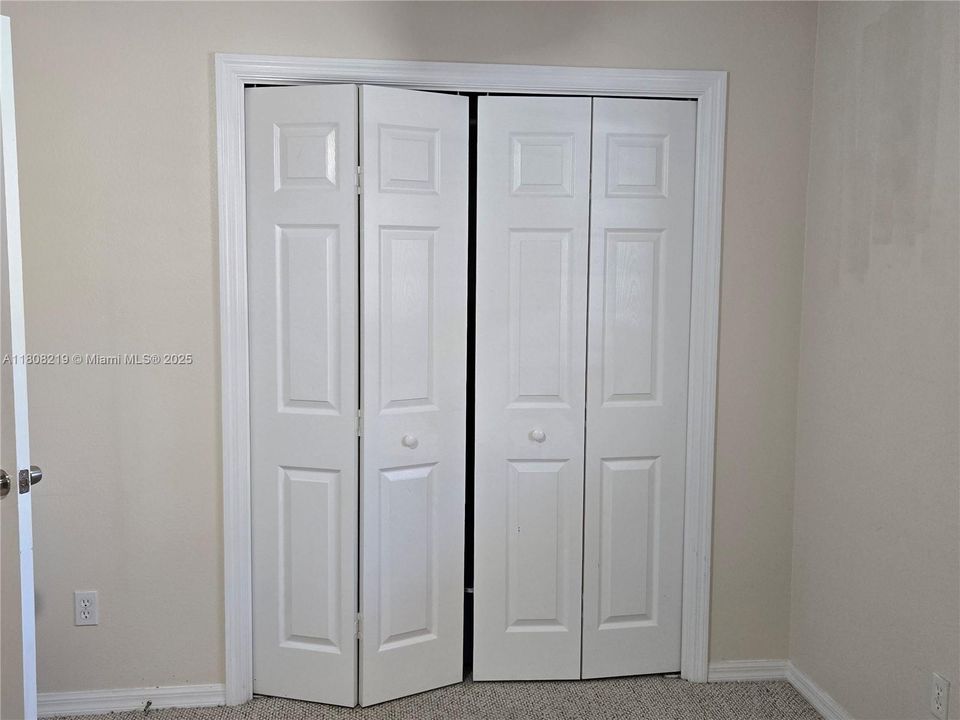 待售: $359,000 (4 贝兹, 2 浴室, 3000 平方英尺)