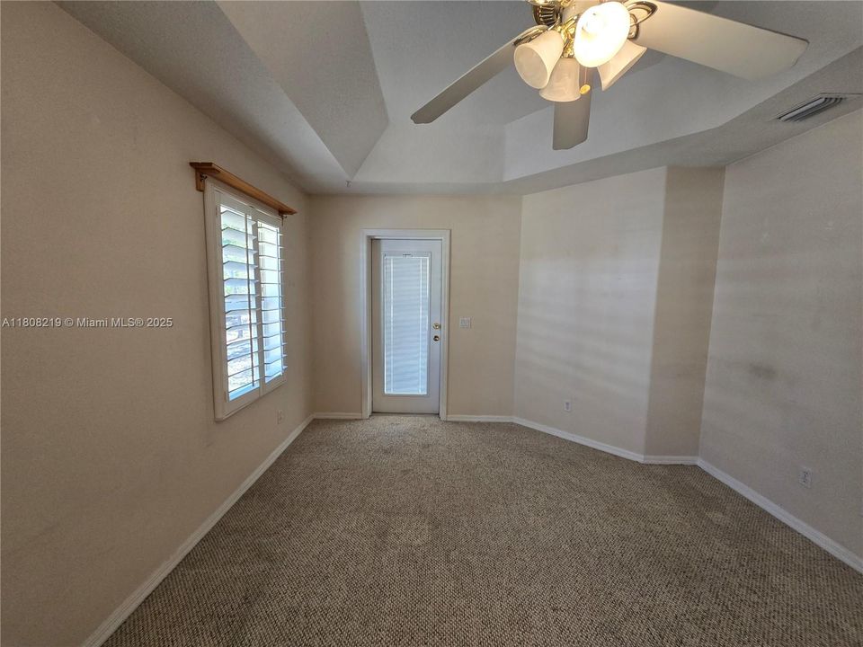 待售: $359,000 (4 贝兹, 2 浴室, 3000 平方英尺)