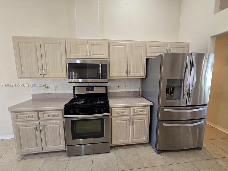 待售: $359,000 (4 贝兹, 2 浴室, 3000 平方英尺)