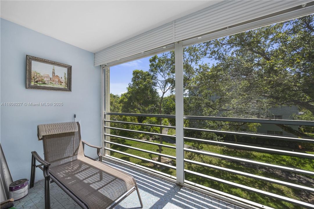 合同活跃: $129,000 (2 贝兹, 2 浴室, 1291 平方英尺)