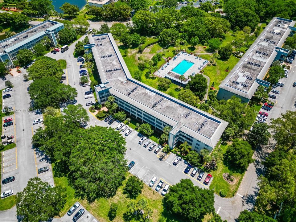 合同活跃: $129,000 (2 贝兹, 2 浴室, 1291 平方英尺)