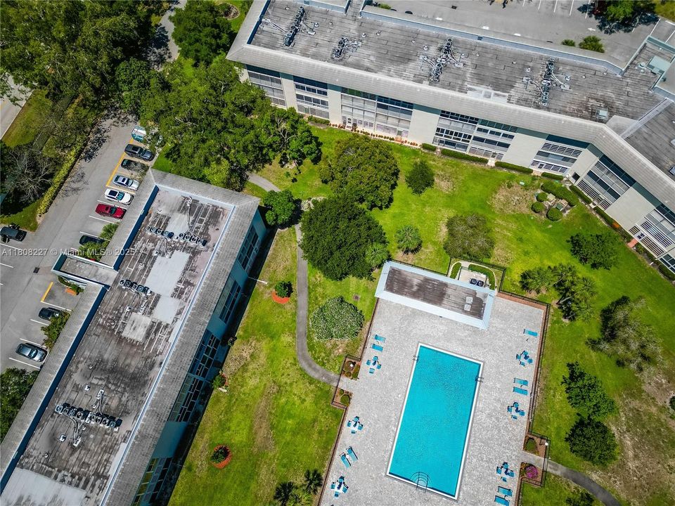 合同活跃: $129,000 (2 贝兹, 2 浴室, 1291 平方英尺)