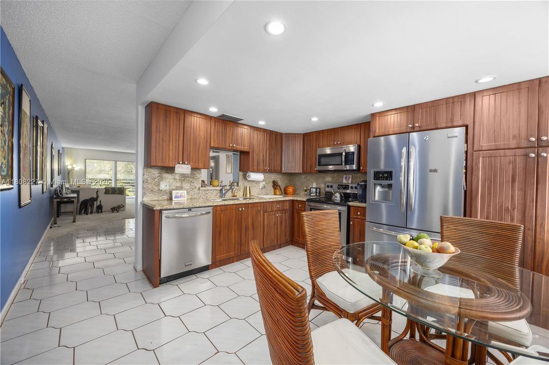 合同活跃: $129,000 (2 贝兹, 2 浴室, 1291 平方英尺)