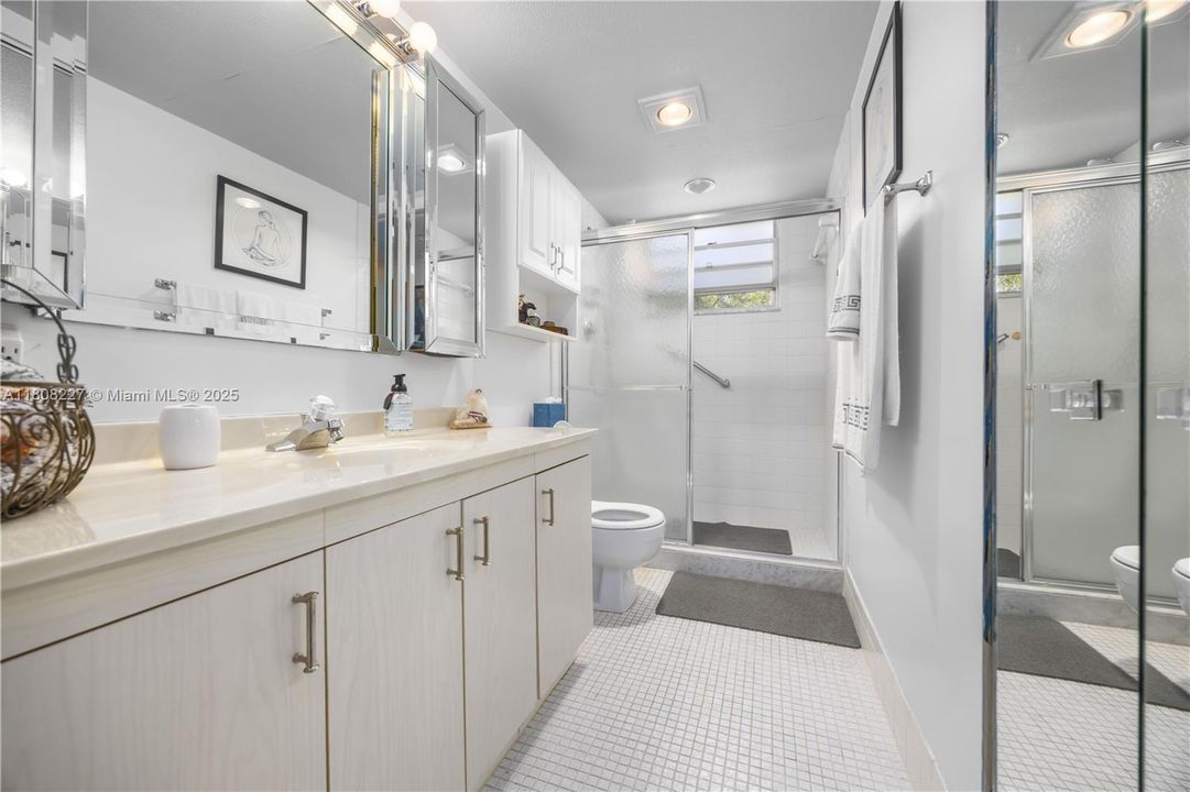 合同活跃: $129,000 (2 贝兹, 2 浴室, 1291 平方英尺)