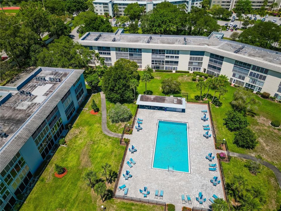 合同活跃: $129,000 (2 贝兹, 2 浴室, 1291 平方英尺)