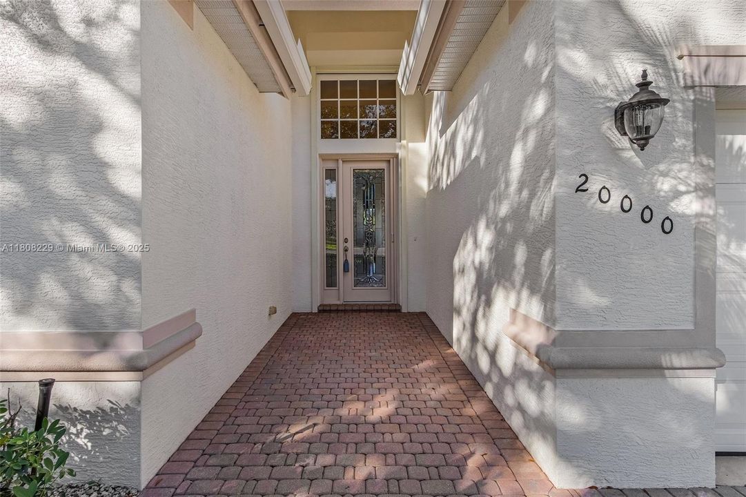 Recently Sold: $689,000 (3 beds, 2 baths, 1938 Square Feet)