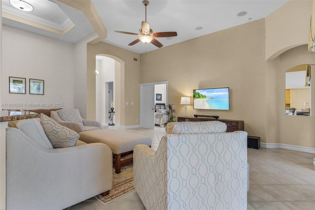Recently Sold: $689,000 (3 beds, 2 baths, 1938 Square Feet)