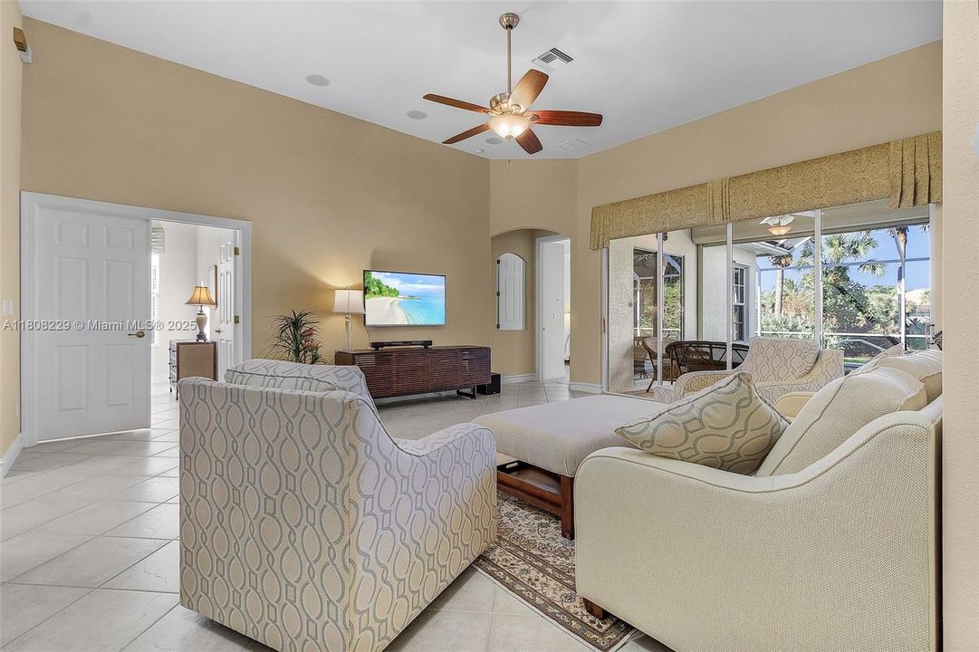 Recently Sold: $689,000 (3 beds, 2 baths, 1938 Square Feet)