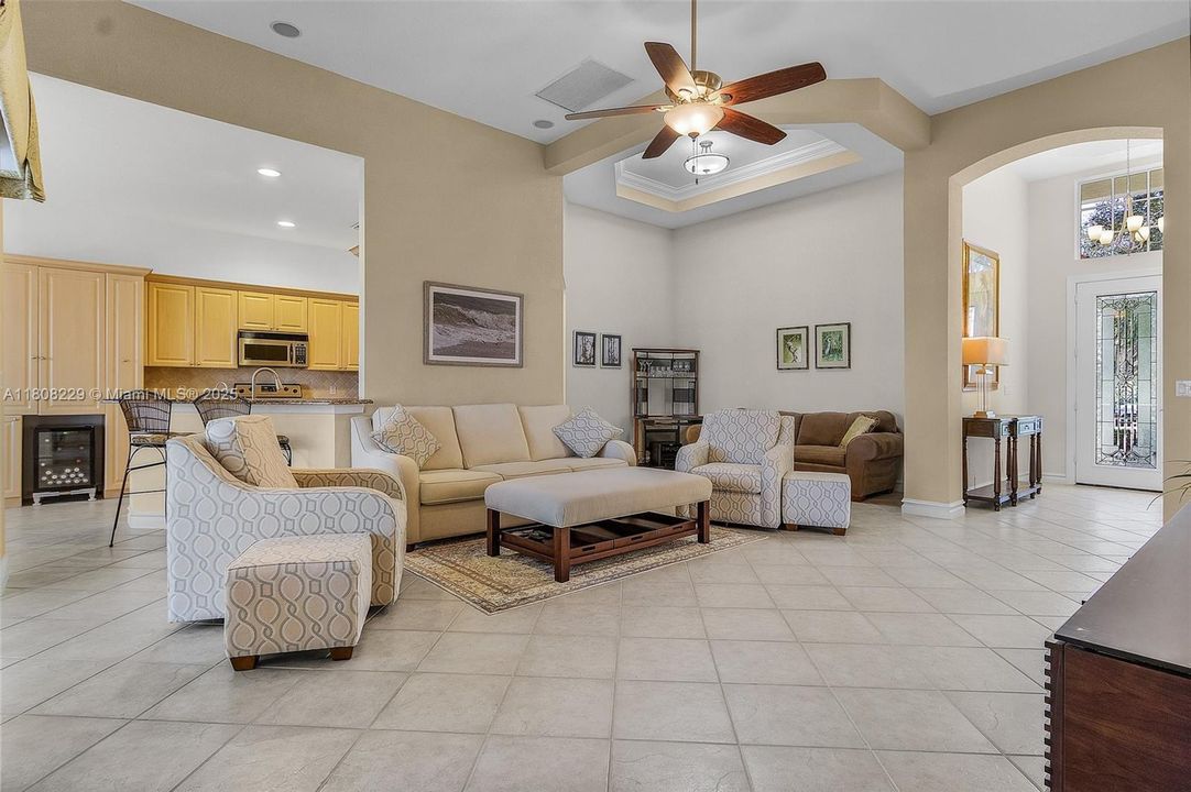 Recently Sold: $689,000 (3 beds, 2 baths, 1938 Square Feet)