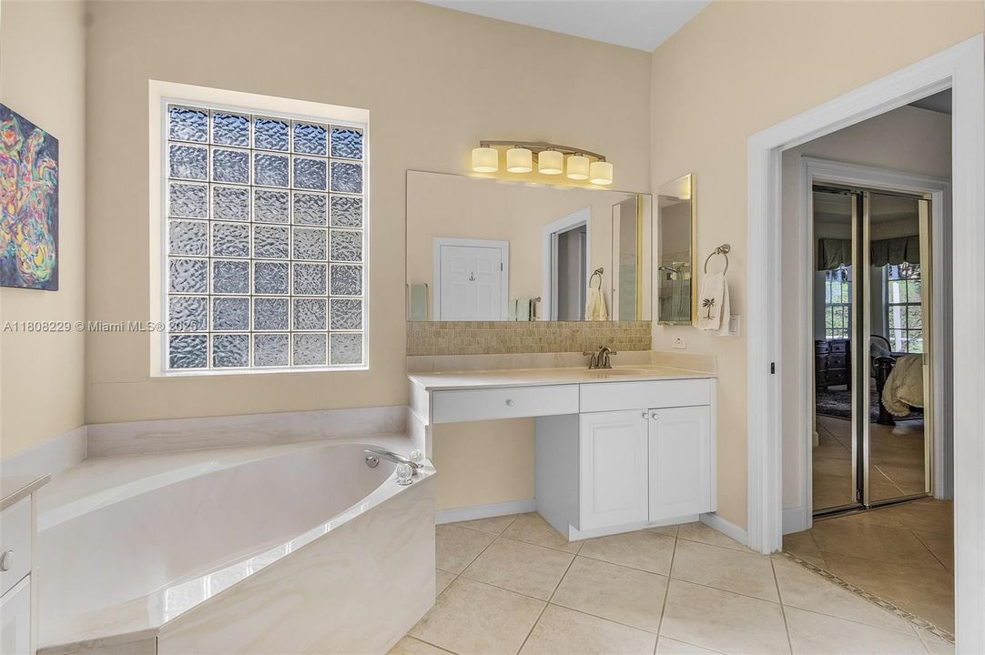 Recently Sold: $689,000 (3 beds, 2 baths, 1938 Square Feet)