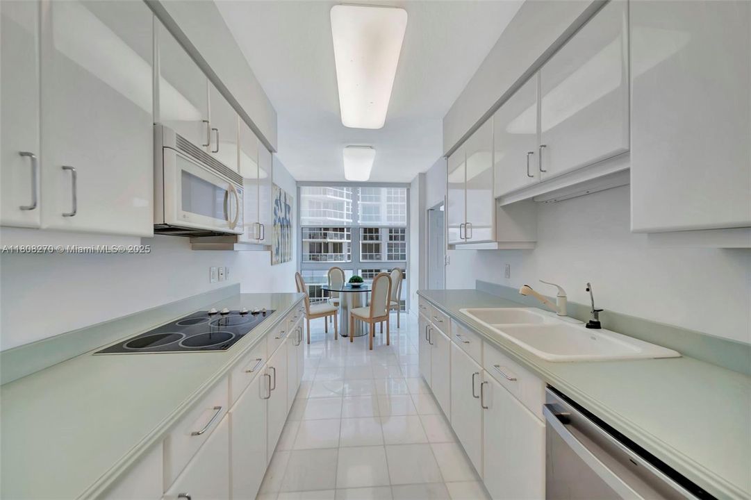 En Renta: $8,400 (3 camas, 2 baños, 2212 Pies cuadrados)