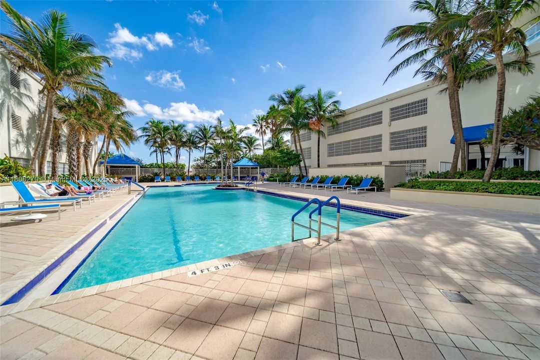 En Renta: $8,400 (3 camas, 2 baños, 2212 Pies cuadrados)