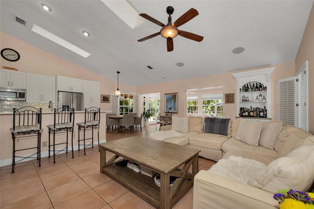 Recently Sold: $1,485,000 (4 beds, 2 baths, 3056 Square Feet)
