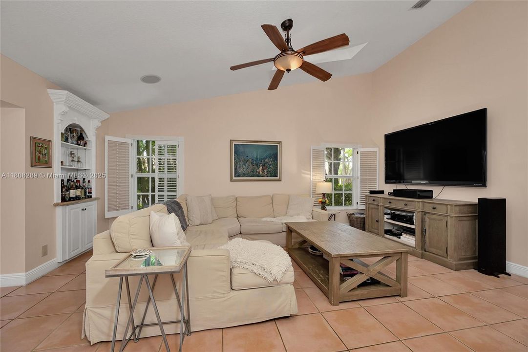 Recently Sold: $1,485,000 (4 beds, 2 baths, 3056 Square Feet)