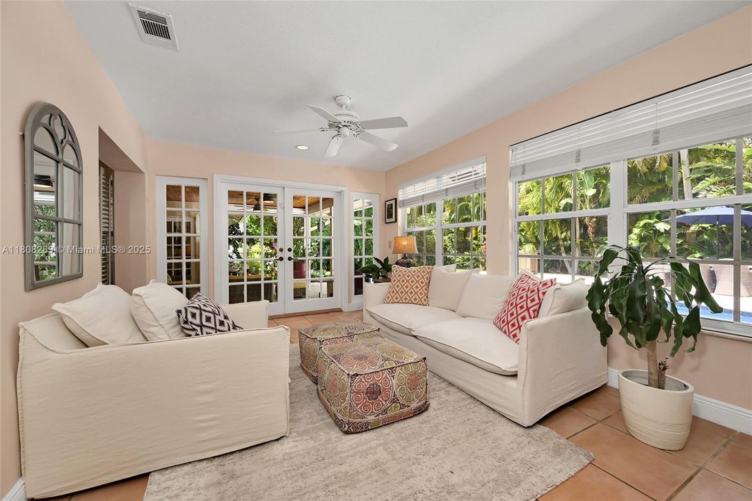 Recently Sold: $1,485,000 (4 beds, 2 baths, 3056 Square Feet)