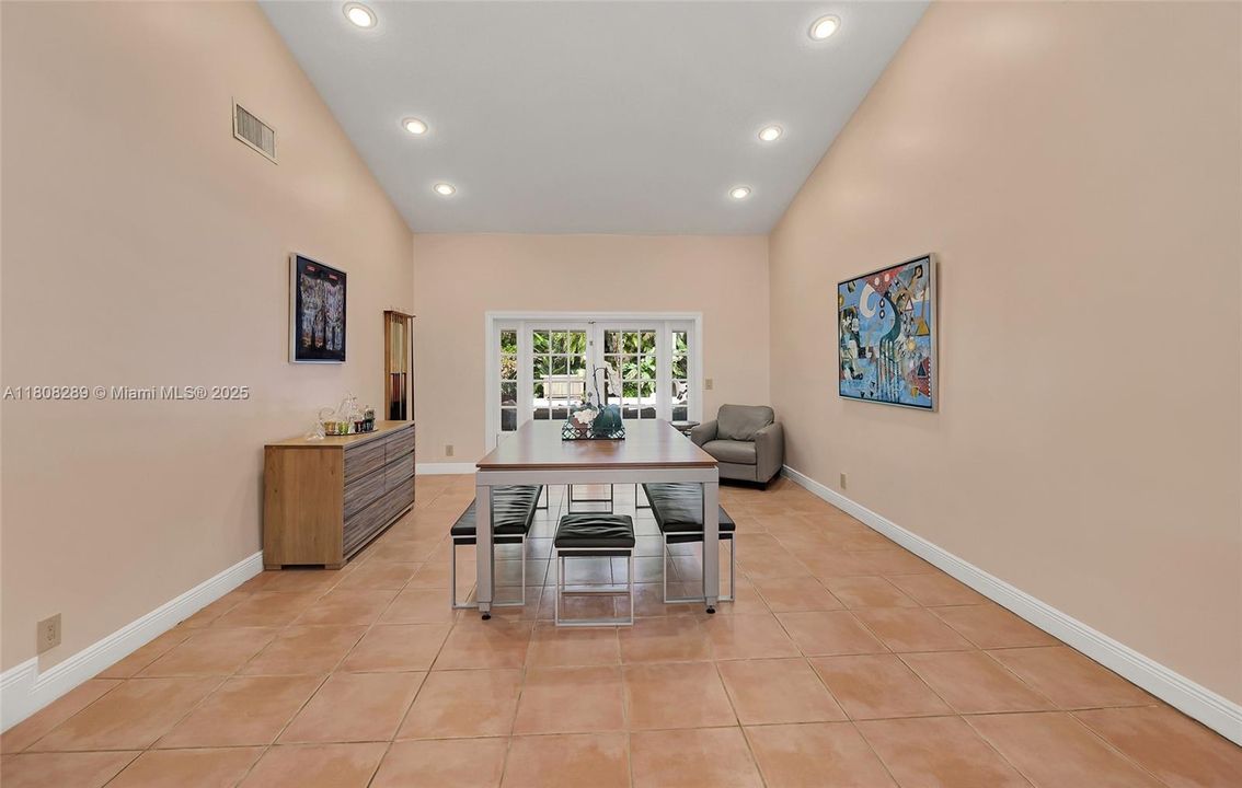 Recently Sold: $1,485,000 (4 beds, 2 baths, 3056 Square Feet)